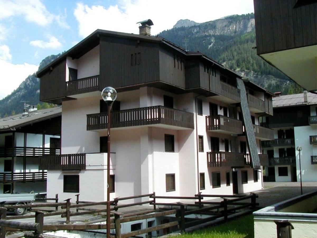 Des Alpes 2 Lägenhet Canazei Exteriör bild